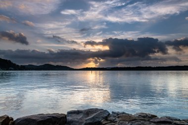 Ekinoks Sunrise Waterscape from Woy Woy from the Central Coast, NSW, Avustralya.