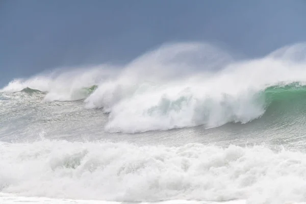 Ondas Grandes Devido Inchaço Sulista Uma Manhã Nublada Avoca Beach — Fotografia de Stock