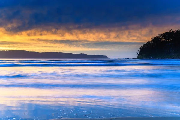 Cloud Sheet Stretched Sunrise Umina Point Umina Beach Central Coast — Stock Photo, Image