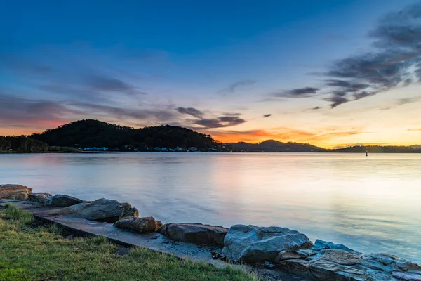 澳大利亚新南威尔士州中部海岸沃伊沃伊海滨的日出水景 — 图库照片