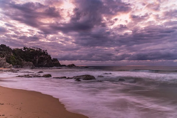 Alba Nuvolosa Malua Bay Sulla Costa Meridionale Nsw Australia — Foto Stock