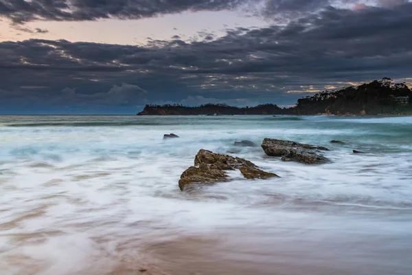 Nublado Amanecer Bahía Malua Costa Sur Nsw Australia —  Fotos de Stock