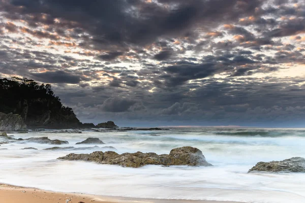 Nublado Amanecer Bahía Malua Costa Sur Nsw Australia —  Fotos de Stock