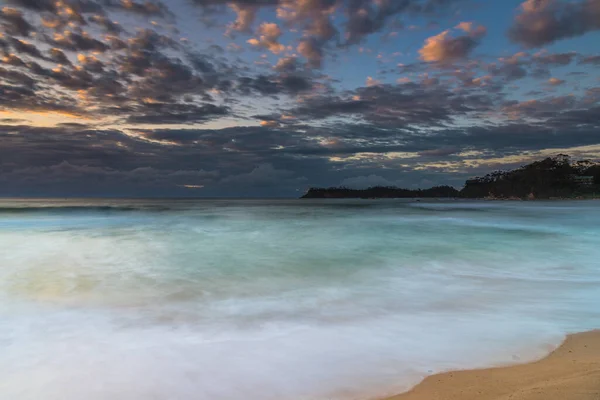 Nublado Amanecer Bahía Malua Costa Sur Nsw Australia —  Fotos de Stock