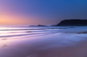 Nyári Sunrise Seascape Umina Beach a Central Coast, NSW, Ausztrália.