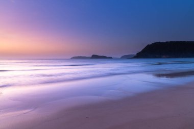 Umina Sahili, NSW, Avustralya 'dan Yaz Gündoğumu Deniz Burnu.