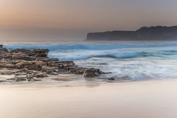 Alba Seascape Dal Platofrm Roccioso North Avoca Beach Sulla Costa — Foto Stock