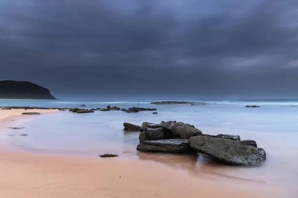 Nublado Sunrise Seascape Forresters Beach Costa Central Nsw Austrália — Fotografia de Stock