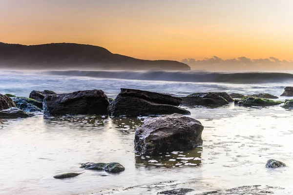 澳大利亚新南威尔士州中部海岸Killcare海滩的日出海景 — 图库照片