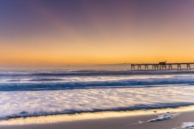 Sunrise Seascape with Sea Foam Central Coast, NSW, Avustralya 'daki Catherine Hill Bay Beach' te.