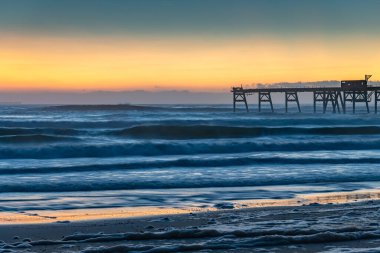 Sunrise Seascape with Sea Foam Central Coast, NSW, Avustralya 'daki Catherine Hill Bay Beach' te.