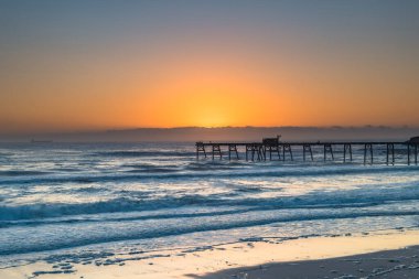 Sunrise Seascape with Sea Foam Central Coast, NSW, Avustralya 'daki Catherine Hill Bay Beach' te.