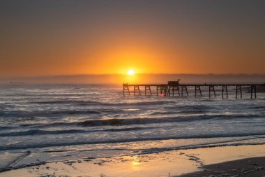 Sunrise Seascape with Sea Foam Central Coast, NSW, Avustralya 'daki Catherine Hill Bay Beach' te.