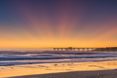 Sunrise Seascape with Sea Foam Central Coast, NSW, Avustralya 'daki Catherine Hill Bay Beach' te.