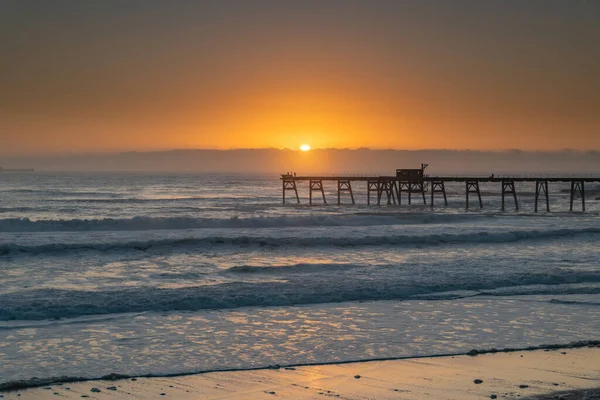 Sunrise Seascape Con Old Coal Loader Wharf Espuma Marina Catherine —  Fotos de Stock