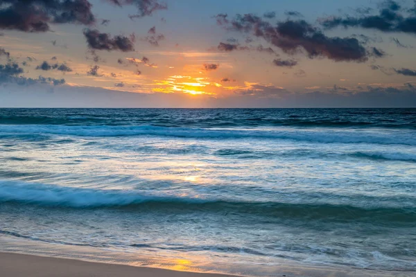 Sunrise Seascape Con Nubes Wamberal Costa Central Nsw Australia — Foto de Stock