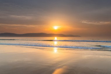 Umina Sahili 'nden gün doğumunu görüntülemek, NSW, Avustralya.