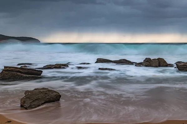 Moody Sunrise Rocks Killcare Beach Central Coast Nsw Austrália — Fotografia de Stock