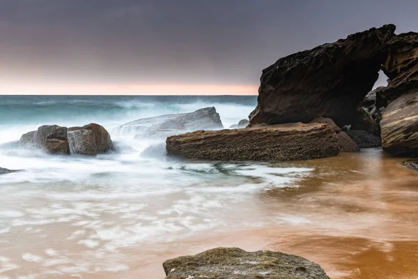 Moody Sunrise Rocks Killcare Beach Central Coast Nsw Austrália — Fotografia de Stock