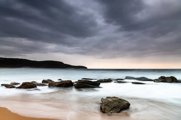 Moody Ανατολή Από Killcare Beach Στην Κεντρική Ακτή Nsw Αυστραλία — Φωτογραφία Αρχείου