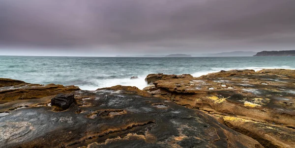 Panorama Del Amanecer Nublado Malhumorado Desde Putty Beach Headland Parque — Foto de Stock