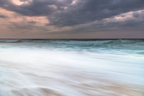 Nublado Amanecer Desde Playa Wamberal Costa Central Nsw Australia — Foto de Stock