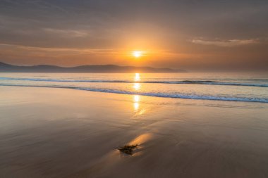 Orta Sahildeki Umina Sahili 'nden Golunrise, Avustralya.
