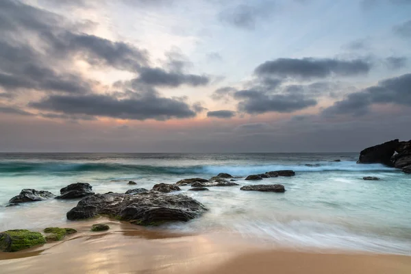 Sol Verano Suave Con Nubes Rocas Killcare Beach Costa Central — Foto de Stock