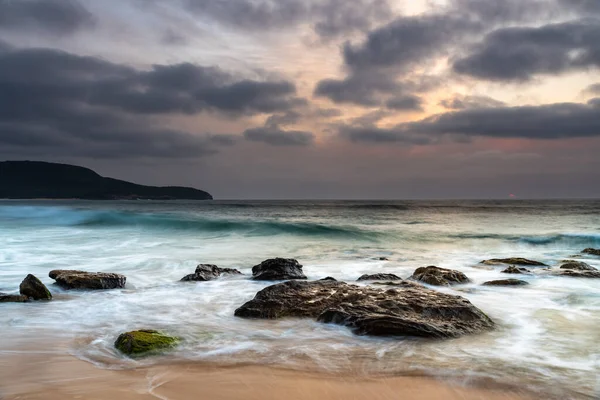 Smoky Summer Sunrise Σύννεφα Από Την Παραλία Killcare Στην Κεντρική — Φωτογραφία Αρχείου