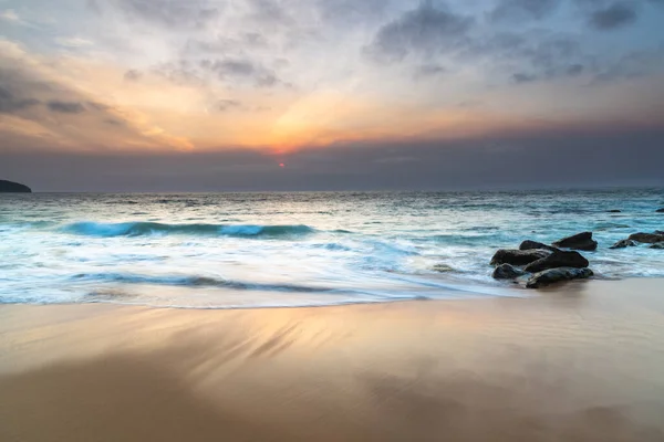 Smoky Summer Sunrise Clouds Killcare Beach Central Coast Nsw Australia — Zdjęcie stockowe