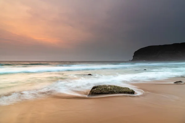 Smoke Haze High Clouds Sunrise Macmasters Beach Central Coast Nsw — Foto de Stock