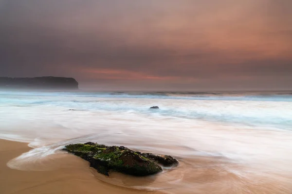 Haze High Clouds Sunrise Macmasters Beach Central Coast Nsw Australia — Foto de Stock