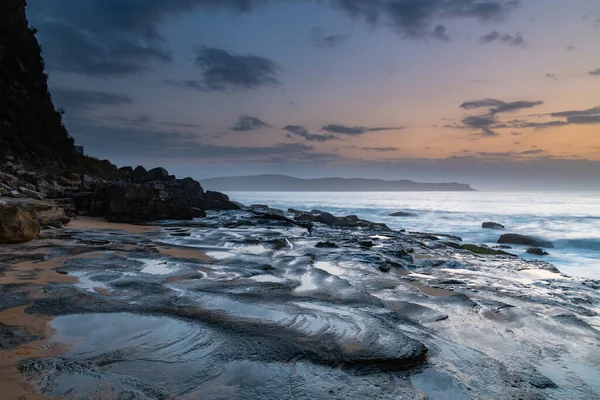 Sunrise Seascape Light Cloud Rocks Shelf Central Coast Nsw Avustralya — Stok fotoğraf