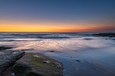 Toowoon Körfezi sahilinden Sunrise Seascape Central Coast, NSW, Avustralya.