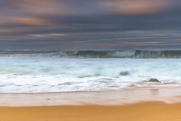 Southerly Swell Overcast Sunrise Seascape Van Killcare Beach Aan Central — Stockfoto
