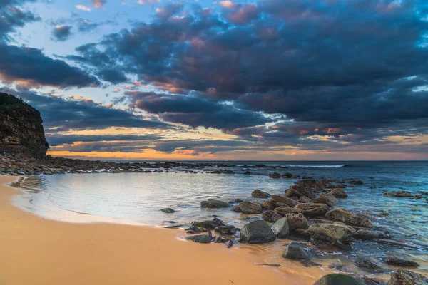 澳大利亚新南威尔士州中部海岸科帕卡巴纳海岸的日出 — 图库照片