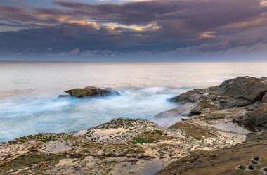 Central Coast, NSW, Avustralya 'daki Terrigal' daki The Haven 'da gün doğumu deniz manzarası..