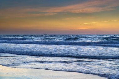 Avustralya, Yeni Güney Galler 'in merkez kıyısındaki Redhead Sahili' nden Sunrise Seascape plajında.