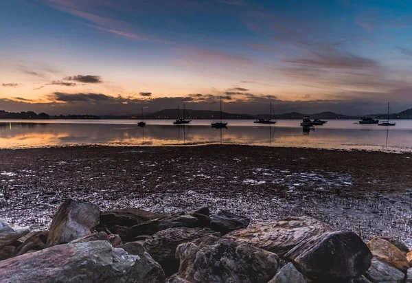 Dawn Waterscape Met Boten Silhouet Van Koolewong Waterfront Aan Central — Stockfoto