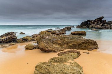 Central Coast, NSW, Avustralya 'daki Killcare Sahili' nden güneşin doğuşunu yakalıyoruz..