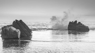 Central Coast, NSW, Avustralya 'daki Forresters Sahili' nden güneşin doğuşunu yakalıyoruz..