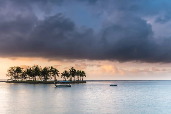 Tropical Sunrise Palm Trees Island Boat Taken Coral Coast Fiji — 图库照片