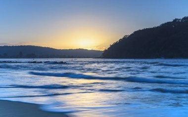 Gündoğumunu Ettalong Beach Point 'ten ve Umina Sahili' ndeki Central Coast, NSW, Avustralya.