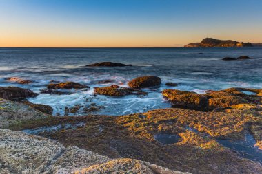 Kuzey İnci Sahili 'nden gün doğumunu görüntülemek, NSW, Avustralya.