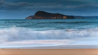 Kuzey İnci Sahili 'nden gün doğumunu görüntülemek, NSW, Avustralya.