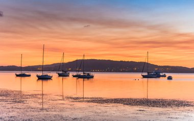 Koolewong Sahili 'nden gündoğumunu görüntülemek, NSW, Avustralya.