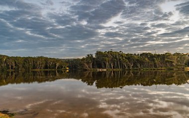 Avoca Lagününden gün doğumunu görüntülemek, Orta Sahilde, NSW, Avustralya.