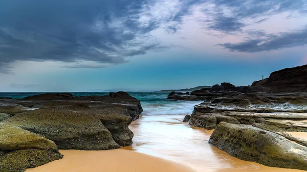 Paisaje Marino Salida Del Sol Nublado Soldiers Beach Norah Head — Foto de Stock