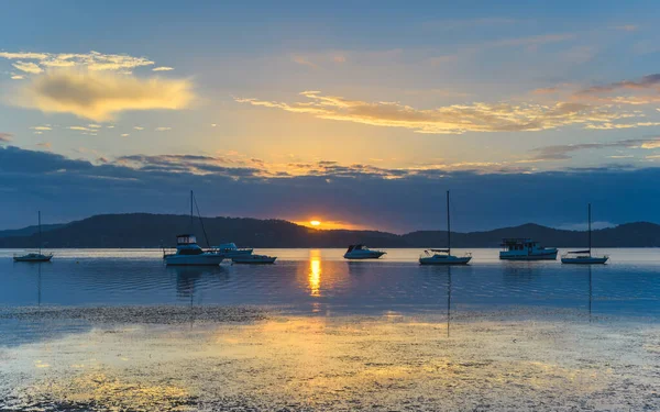 オーストラリア ニューサウスウェールズ州中央海岸のKoolewongウォーターフロントからの日の出を捉える — ストック写真