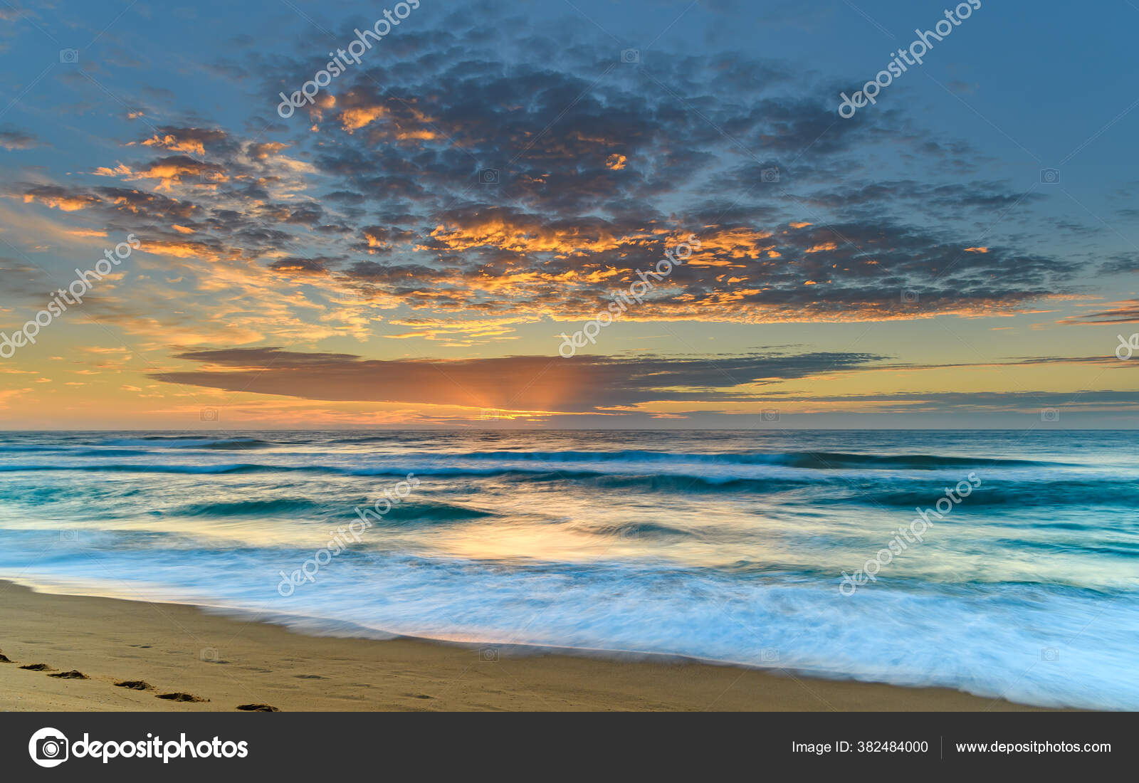 Capturer Lever Soleil Wamberal Sur Côte Centrale Nsw Australie image